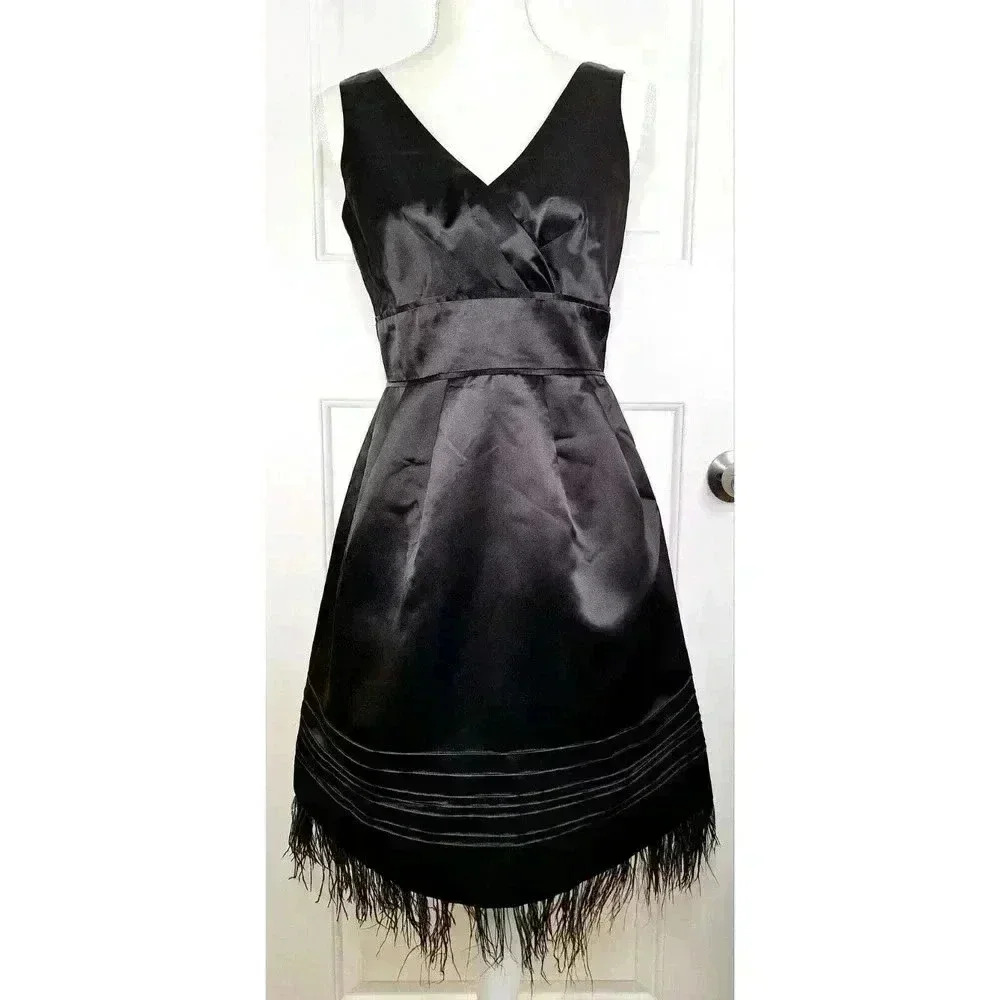 Maxandcleo‎ Women Black Satin V-Neck Feather Fringe Hem Cocktail Dress Size 6